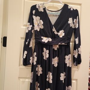 Old Navy Maternity waist defined crossed front jersey black floral dress. Techni